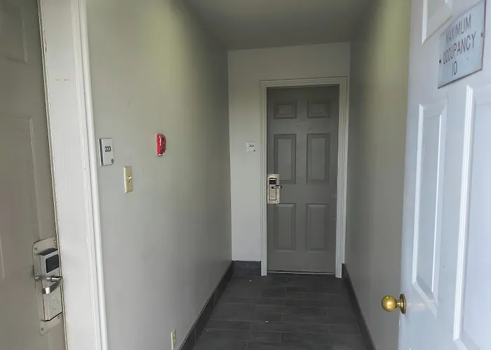 Ameri-Stay Inn & Suites